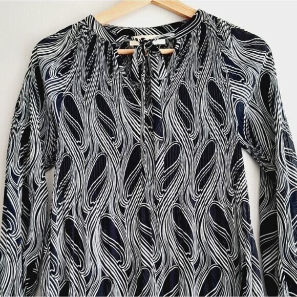 MICHAEL KORS Semi-Sheer Lightweight V-Neck Blouse Top B&W Sz XXS Flawed - Picture 3 of 16